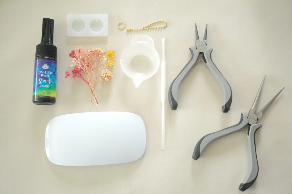 レジンキーホルダーを作るためのの道具や材料