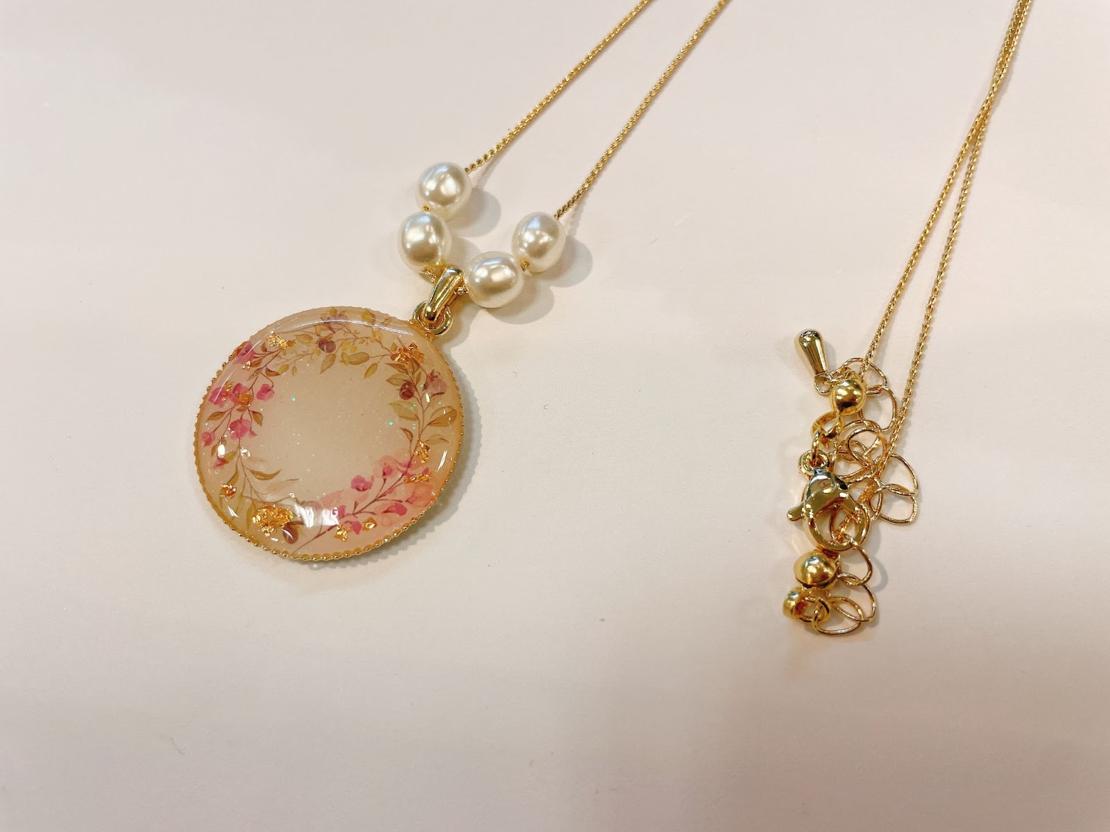 完成したレジンネックレス