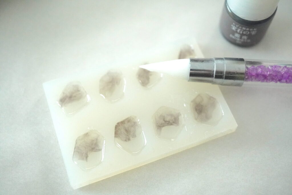 レジン液を着色する