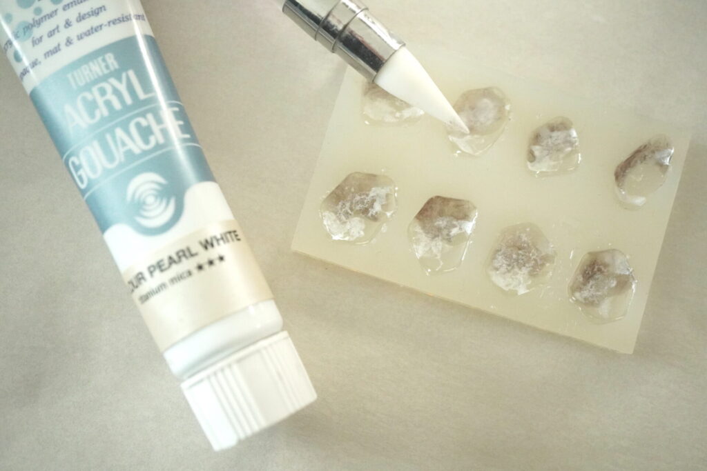 アクリル絵の具で着色