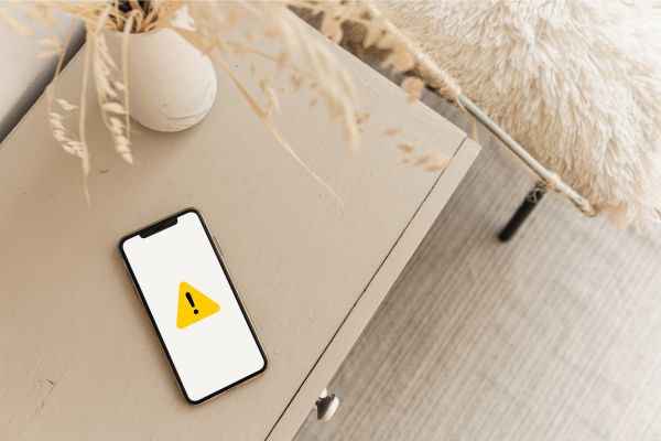 スマホに出ている注意喚起マーク