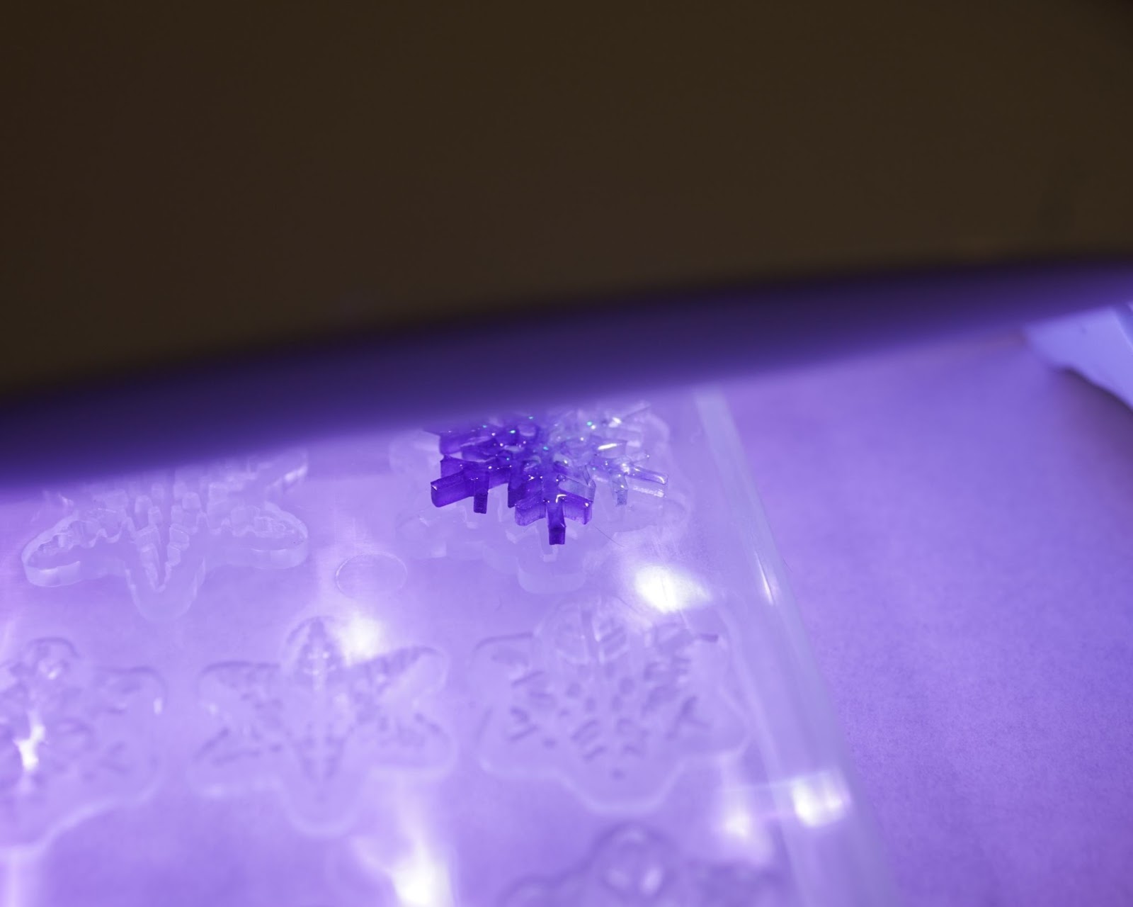 冬にきらめく雪の結晶ペンダント制作過程4