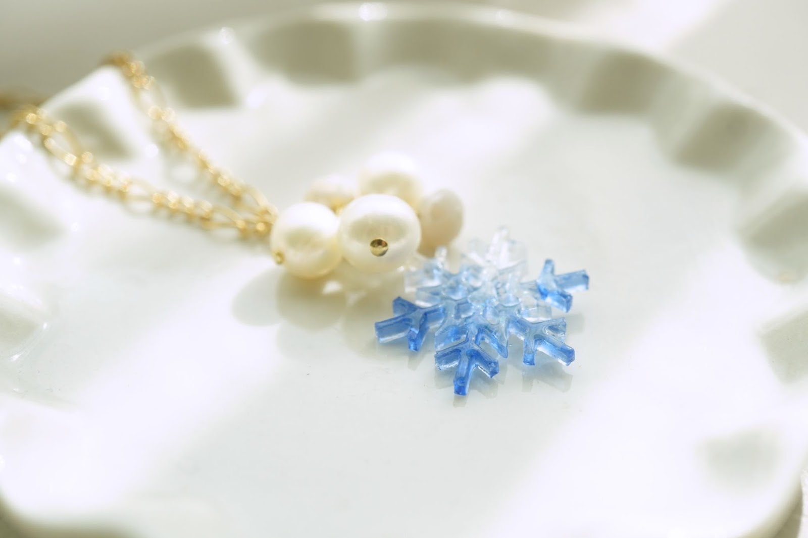 冬にきらめく雪の結晶ペンダントの完成図