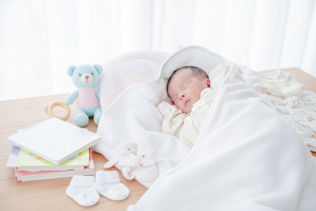 ハンドメイドベビーグッズを使う赤ちゃんのイメージ