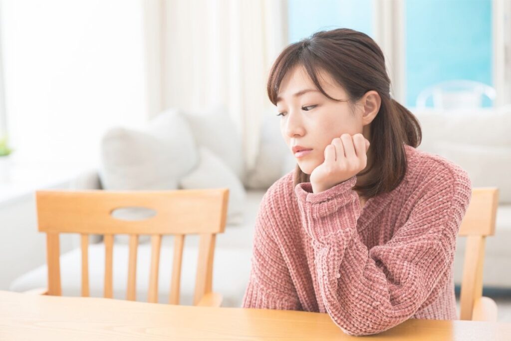 ハンドメイドが続かないと感じている女性のイメージ