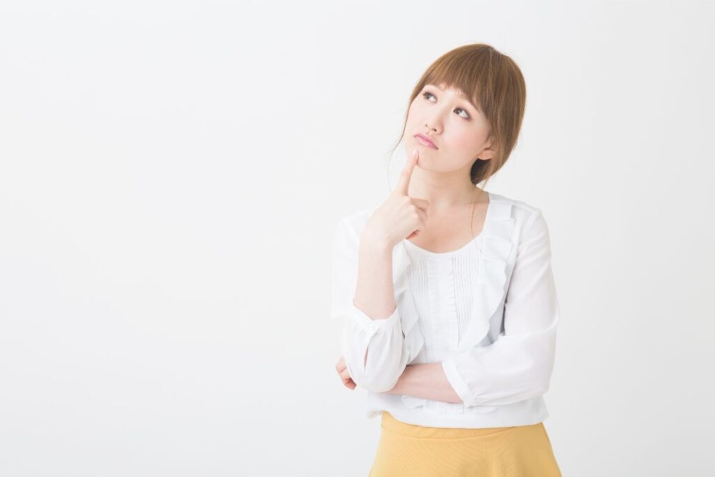 ハンドメイドAIに悩む女性